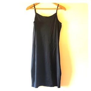 vassarette seamless simple black slip dress